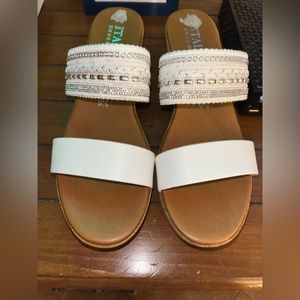 Brand new size 91/2 brand is Italian Shoemaker